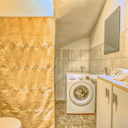 Penthouse Ari - By Alpen